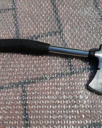 Accetta 34 cm. in ferro con impugnatura gommata