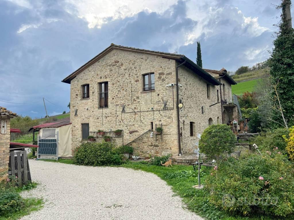 Rustico / Casale di 244 m² con più di 5 locali e p - Vista 2
