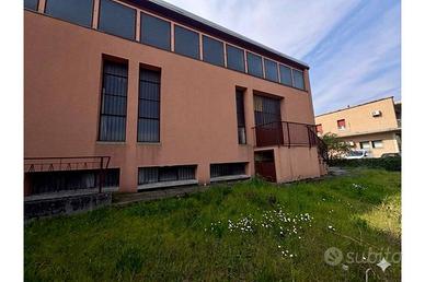 Immobile di 710 m² con 5 locali a Castel San Pietr