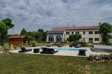 RUSTICO CON PISCINA E PARCO ALBERATO
