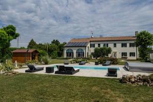 RUSTICO CON PISCINA E PARCO ALBERATO