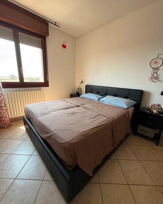 Letto e comodini moderni