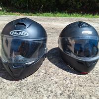 coppia di caschi XL e XS