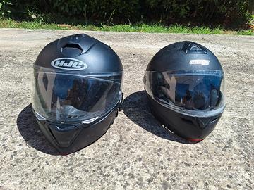 coppia di caschi XL e XS