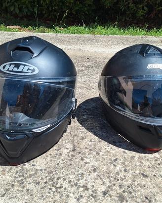 coppia di caschi XL e XS