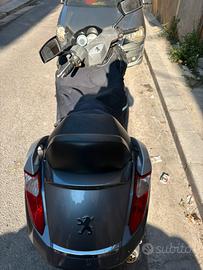 Scooter Peugeot satellite