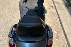 Scooter Peugeot satellite