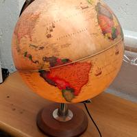 Mappamondo illuminato