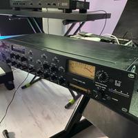 Channel strip valvolare con elaborazione di eq