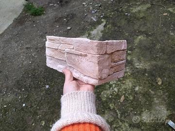 Angoli in pietra ricostruita