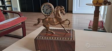 cavallo con orologio