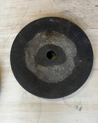 Dischi in pietra per affilare coltelli