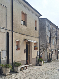 Casa con posto auto davanti