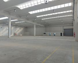 Capannone industriale con corte esclusiva