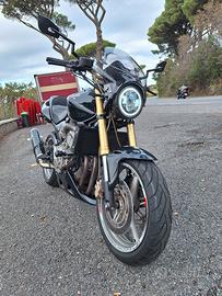 naked    honda hornet  600 del 2006
