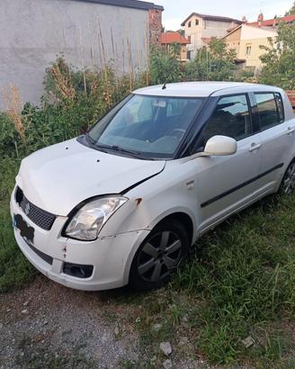 Suzuki Swift per pezzi di ricambio 