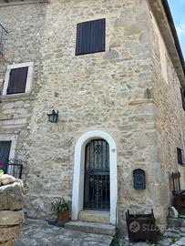 Casa in pietra nel borgo di Roccacaramanico