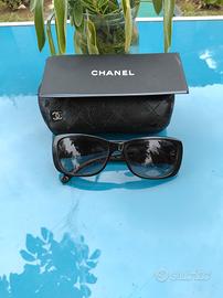 occhiali da sole Chanel modello Camelia 