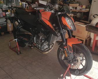 KTM 890 Duke