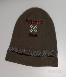 Cappello invernale in maglia marrone con risvolto