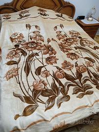 Coperta copriletto vintage beige in velluto