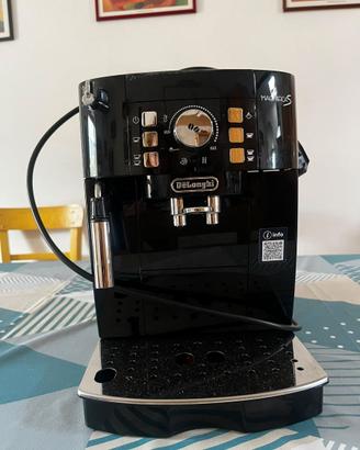 De'Longhi Magnifica S ECAM 21116B – Macchina caffe