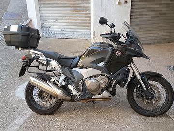 Honda VFR 1200 Crosstourer cambio manuale.