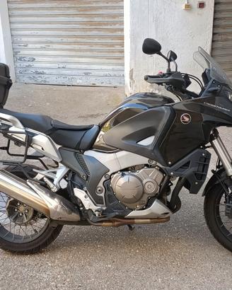 Honda VFR 1200 Crosstourer cambio manuale.