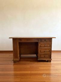 Scrivania vintage in legno massello