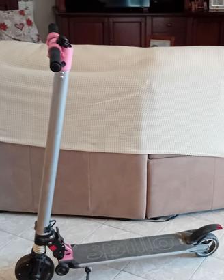 Monopattino elettrico con Caricabatteria