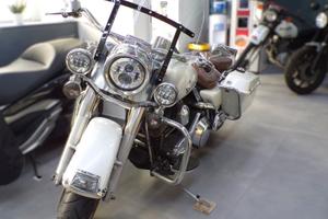 MOTO HARLEY DAVIDSON POLICE ROAD KING 1450DEL 2004