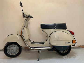 Vespa P200E