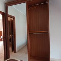 Armadio come nuovo con specchio 