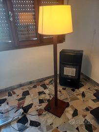 Lampada da terra piantana in legno e paralume