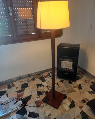 Lampada da terra piantana in legno e paralume