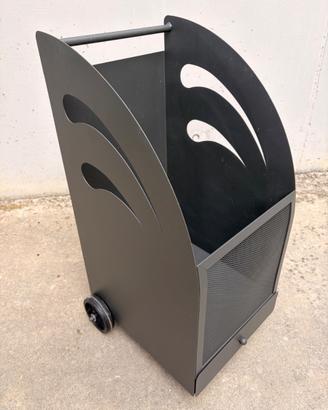 Porta legna o porta pellet in ferro con ruote