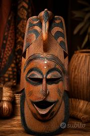 Grande Maschera Africana in Legno Intagliata