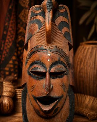 Grande Maschera Africana in Legno Intagliata
