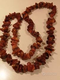 Collana di ambra grezza. 