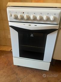 Cucina a gas INDESIT 4 fuochi con forno - Metano