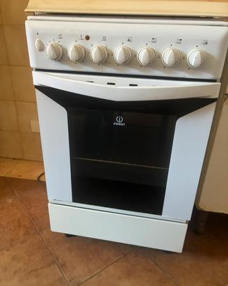 Cucina a gas INDESIT 4 fuochi con forno - Metano