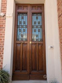 Portoni in legno massello restaurati con apertura