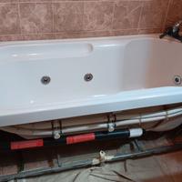 vasca da bagno con idromassaggio