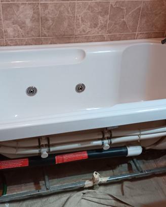 vasca da bagno con idromassaggio