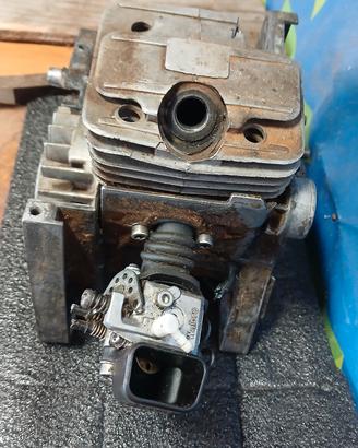 motosega a pezzi