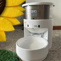 Distributore del cibo automatico