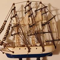 modellino veliero in legno