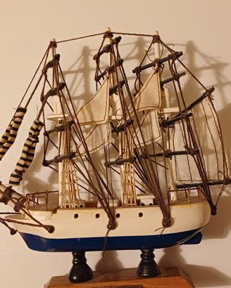modellino veliero in legno
