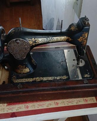 classica Singer vintage a manovella 