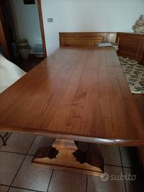 Tavolo allungabile, con cassapanca e mensole